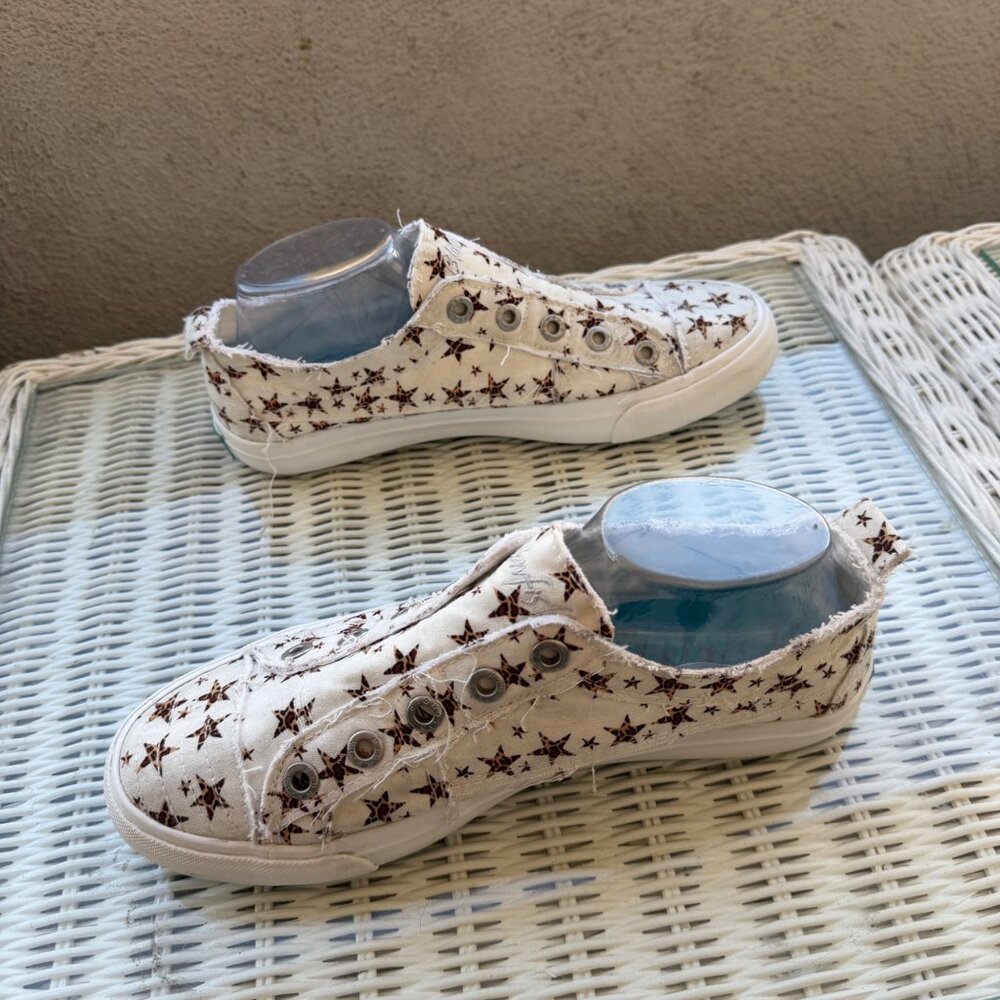 Blowfish Malibu Womens Star Print Sneakers Size 9.5 Casual Canvas Slip-On Shoes - Picture 3 of 7